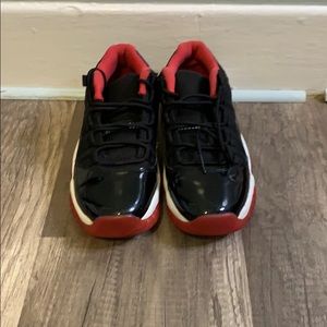 Low top Jordan Bred 11 Retro